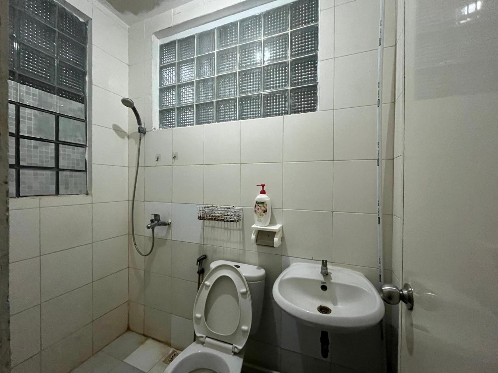 Spot On 94142 Al Fatih Residence Syariah 2 Jakarta Eksteriør bilde